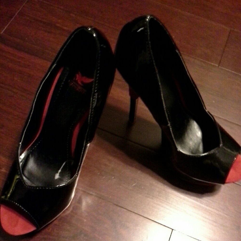 Shoes - Picture 2 of 3